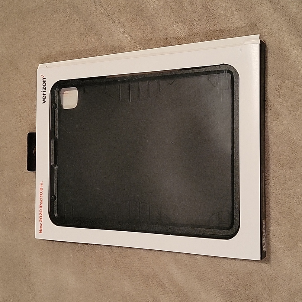 NIB IPad 10.8" Rugged Case with Pen Holder
